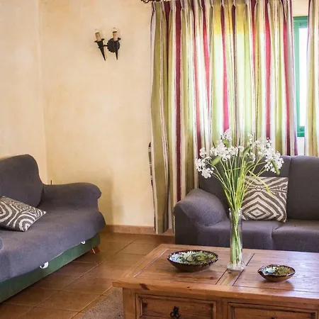 Sunny Views Apartment *